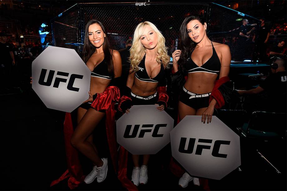 As ring girls no octógono da Arena da Barra, na zona oeste do Rio de Janeiro, palco da disputa entre Aldo vs. Holloway no UFC 212 Rio - 03/06/2017