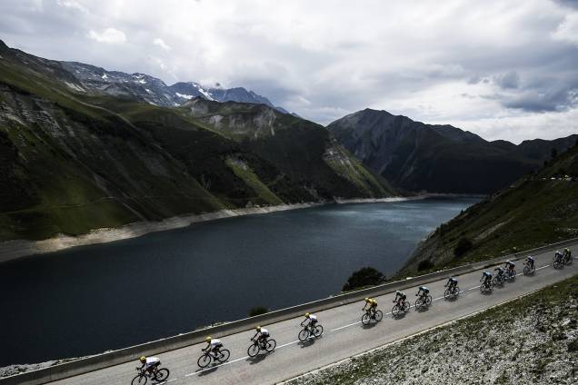 Ciclistas participam da prova de 183 km da 104ª edição da corrida de ciclismo Tour de France, em 19 de julho de 2017 entre Le La Mure e Serre -Chevalier, Alpes franceses Ciclistas participam da prova de 183 km da 104ª edição da corrida de ciclismo Tour de France, em 19 de julho de 2017 entre Le La Mure e Serre -Chevalier, Alpes franceses