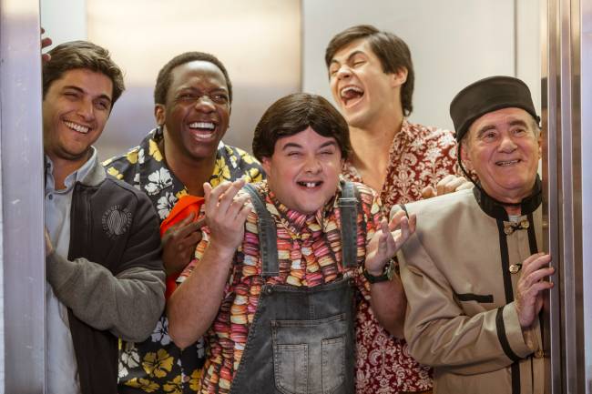 Didi (Renato Aragão), Zaca (Gui Santana), Dedeco (Bruno Gissoni), Mussa (Mumuzinho ) e Didico (Lucas Veloso) no remake de 'Trapalhões'