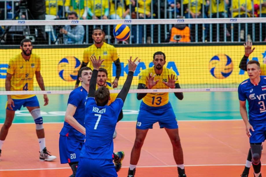 Partida entre Brasil e Rússia, válida pela fase final da Liga Mundial de Vôlei, realizada na Arena da Baixada, em Curitiba, nesta quinta-feira (6).