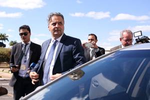 Aécio retorna ao Congresso Nacional