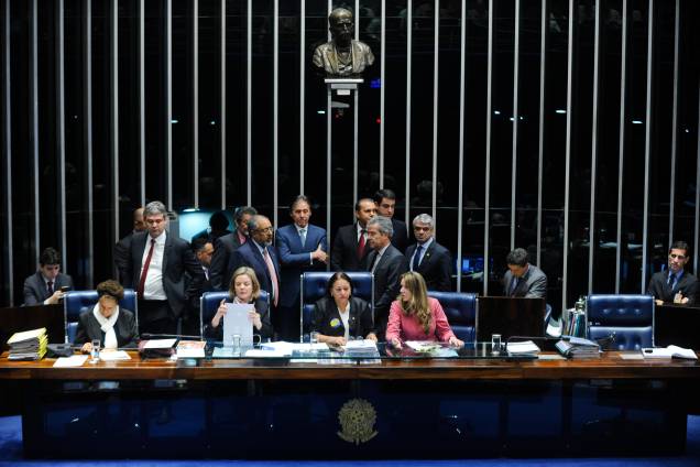 Senadoras de oposição ocupam a mesa do plenário do Senado durante sessão destinada à votação da reforma trabalhista - 11/07/2017 Senadoras de oposição ocupam a mesa do plenário do Senado durante sessão destinada à votação da reforma trabalhista - 11/07/2017