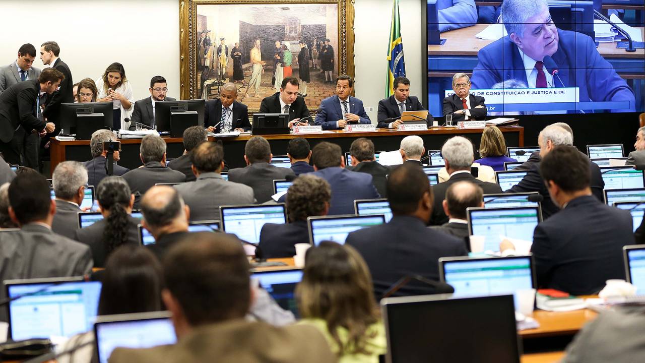 CCJ (Comissão de Constituição e Justiça)