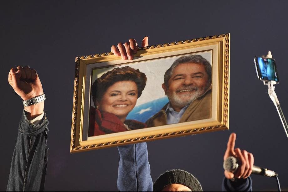 Protesto em apoio ao ex presidente Luiz Inácio Lula da Silva e pela Democracia, na Avenida Paulista, em São Paulo (SP) - 20/07/2017