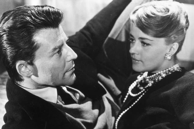 Jeanne Moreau e Gerard Philipe (1922 - 1959) em uma cena do filme 'Ligações Amorosas' (1959) Jeanne Moreau e Gerard Philipe (1922 - 1959) em uma cena do filme 'Ligações Amorosas' (1959)