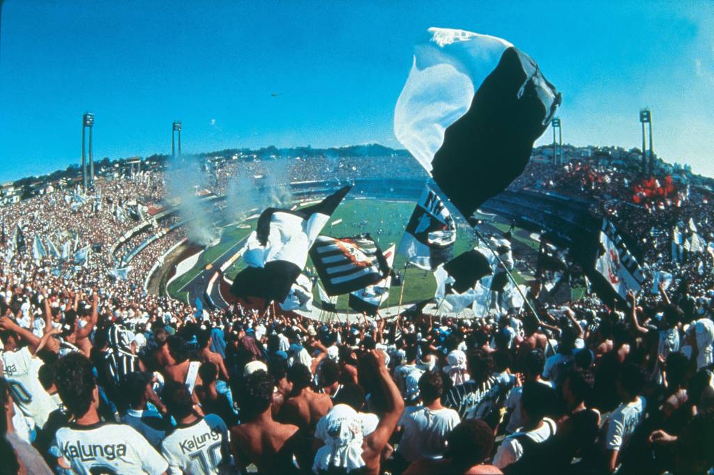 Trovões, sutiãs e o triunfo de São Jorge