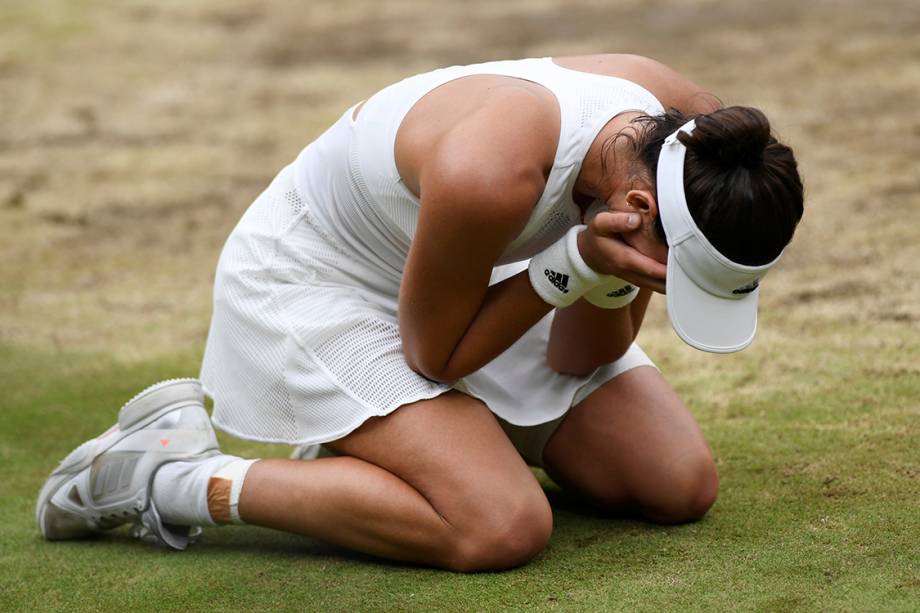 Tenista espanhola Garbine Muguruza comemora vitória na final do torneio de Wimbledon, em Londres - 15/07/2017 Tenista espanhola Garbine Muguruza comemora vitória na final do torneio de Wimbledon, em Londres - 15/07/2017