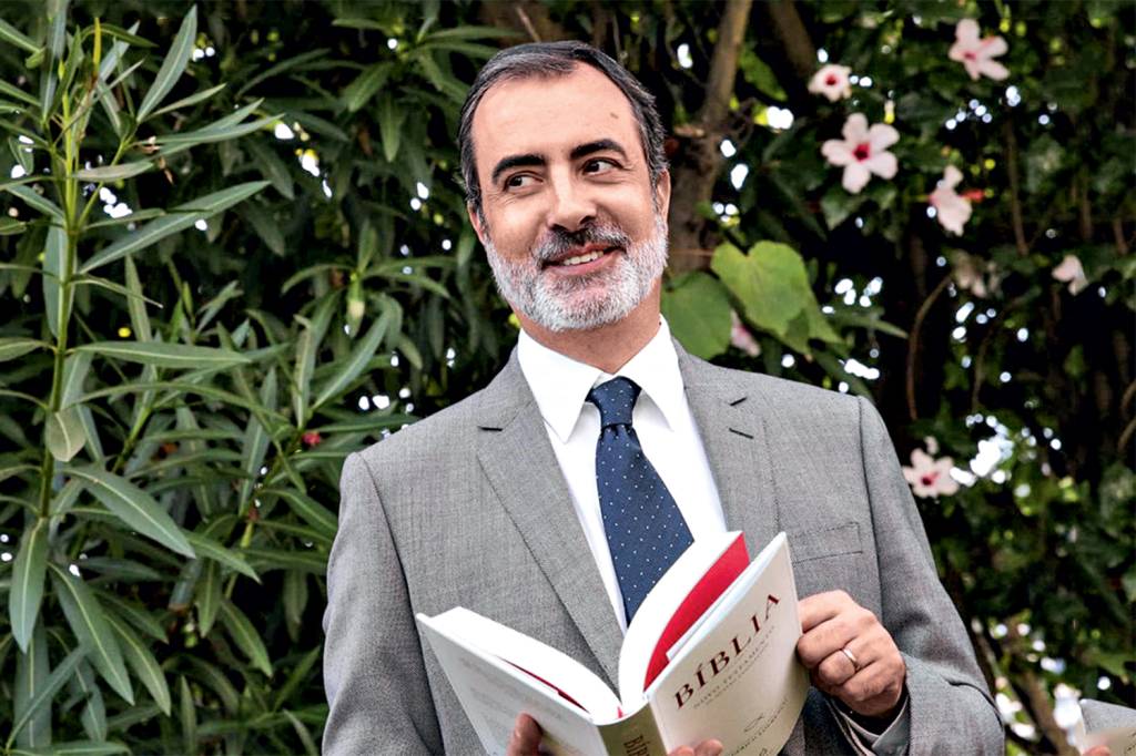SEM DOUTRINA - Frederico Lourenço: tradução crítico-histórica, não teológica