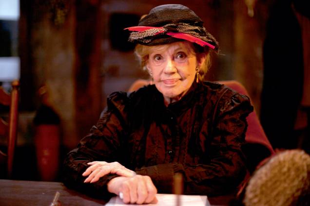 Jeanne Moreau no filme 'O Gebo e a Sombra' (2012) Jeanne Moreau no filme 'O Gebo e a Sombra' (2012)