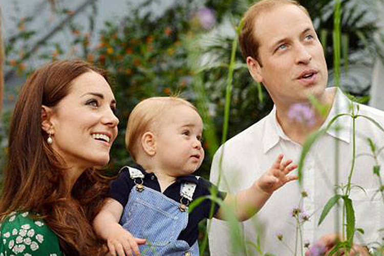 Príncipe George, William e Kate no Museu de História Natural, em Londres, em 2014