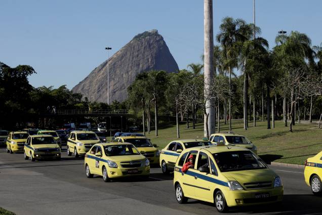 Taxistas durante a manifestação contra a regulamentação dos aplicativos de carona remunerada no município do Rio de Janeiro - 27/07/2017 Taxistas durante a manifestação contra a regulamentação dos aplicativos de carona remunerada no município do Rio de Janeiro - 27/07/2017