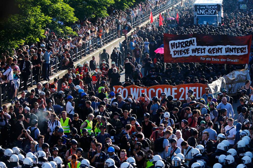 Manifestantes protestam contra confer&ecirc;ncia do G20, em Hamburgo, norte da Alemanha - 06/07/2017