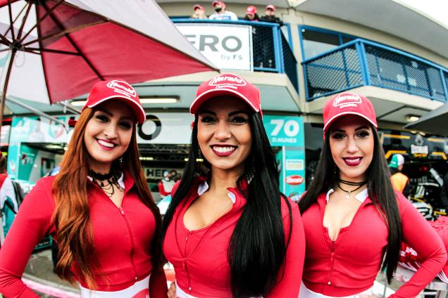 Modelos durante a corrida do milhão da stock car em Curitiba (PR)), no autódromo internacional de Pinhais, região metropolitana de Curitiba (PR) - 02/07/2017 Modelos durante a corrida do milhão da stock car em Curitiba (PR)), no autódromo internacional de Pinhais, região metropolitana de Curitiba (PR) - 02/07/2017