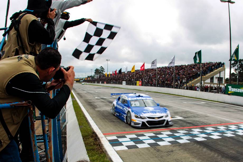 O piloto Daniel Serra foi o vencedor da quinta etapa da Stock Car 2017, no Autódromo Internacional de Curitiba (PR) - 02/07/2017