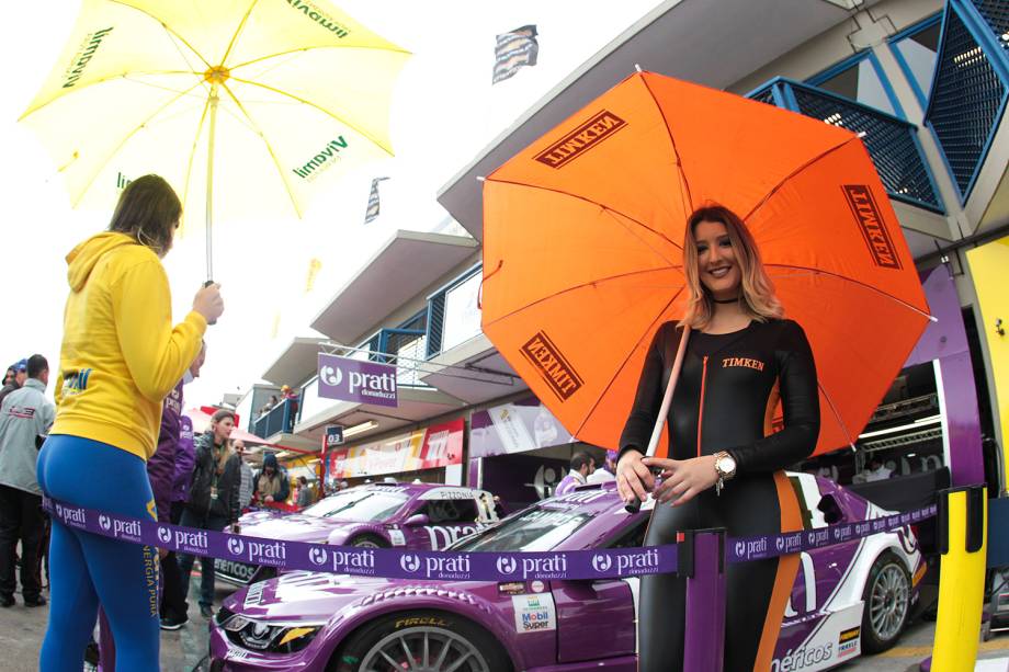 Modelos durante a corrida do milhão da stock car em Curitiba (PR)), no autódromo internacional de Pinhais, região metropolitana de Curitiba (PR) - 02/07/2017