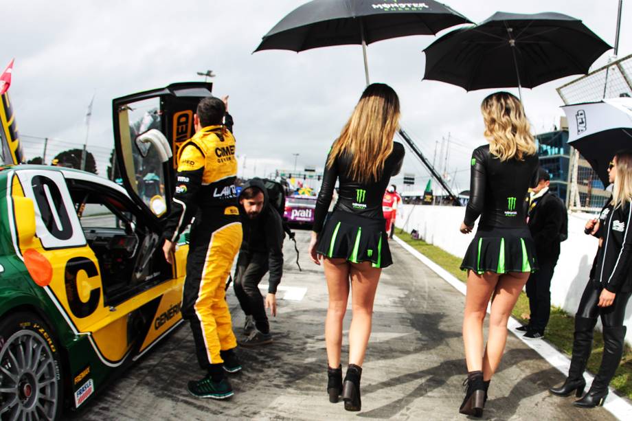 Modelos durante a corrida do milhão da stock car em Curitiba (PR)), no autódromo internacional de Pinhais, região metropolitana de Curitiba (PR) - 02/07/2017