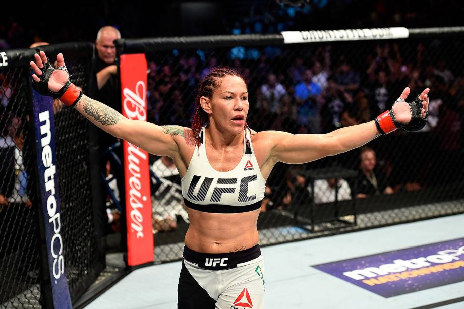 Cris Cyborg vence Tonya Evinger no UFC 214 em Anaheim (EUA) - 29/07/2017 Cris Cyborg vence Tonya Evinger no UFC 214 em Anaheim (EUA) - 29/07/2017