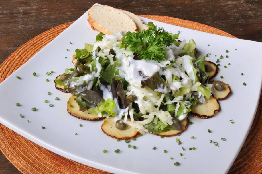 Salada de carpaccio de pupunha: entrada do menu no almoço