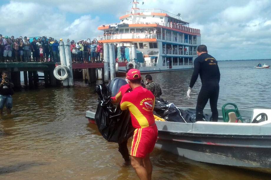 Nove dos dezenove corpos resgatados da embarcação Capitão Ribeiro, que naufragou na madrugada desta quarta-feira (23), no Rio Xingu, entre as cidades de Porto de Moz e Senador José Porfírio, no sudoeste do Pará, já foram liberados - 24/08/2017 Nove dos dezenove corpos resgatados da embarcação Capitão Ribeiro, que naufragou na madrugada desta quarta-feira (23), no Rio Xingu, entre as cidades de Porto de Moz e Senador José Porfírio, no sudoeste do Pará, já foram liberados - 24/08/2017