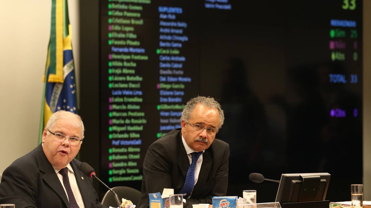 Camara aprova texto-base da reforma política