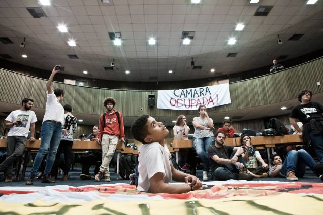 Estudantes secundaristas e universitários ocupam a Câmara Municipal de São Paulo há mais de 24 horas. O movimento reivindica o pacote de privatizações do prefeito João Dória e a restrição de uso diário do passe livre estudantil Estudantes secundaristas e universitários ocupam a Câmara Municipal de São Paulo há mais de 24 horas. O movimento reivindica o pacote de privatizações do prefeito João Dória e a restrição de uso diário do passe livre estudantil