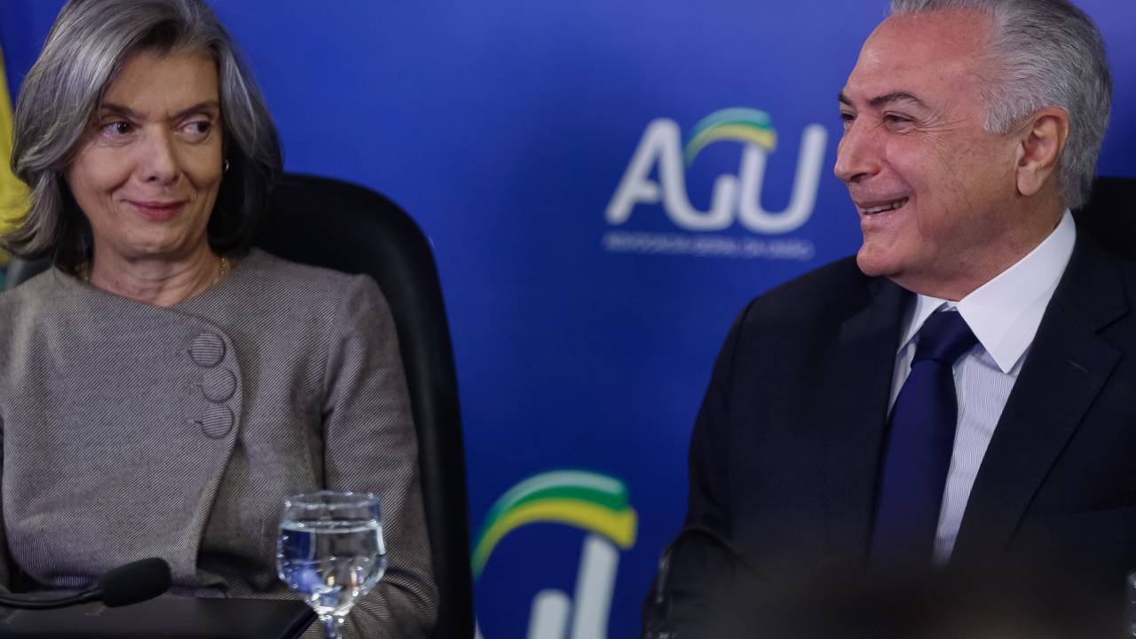 Temer e Cármen Lúcia durante encontro na AGU