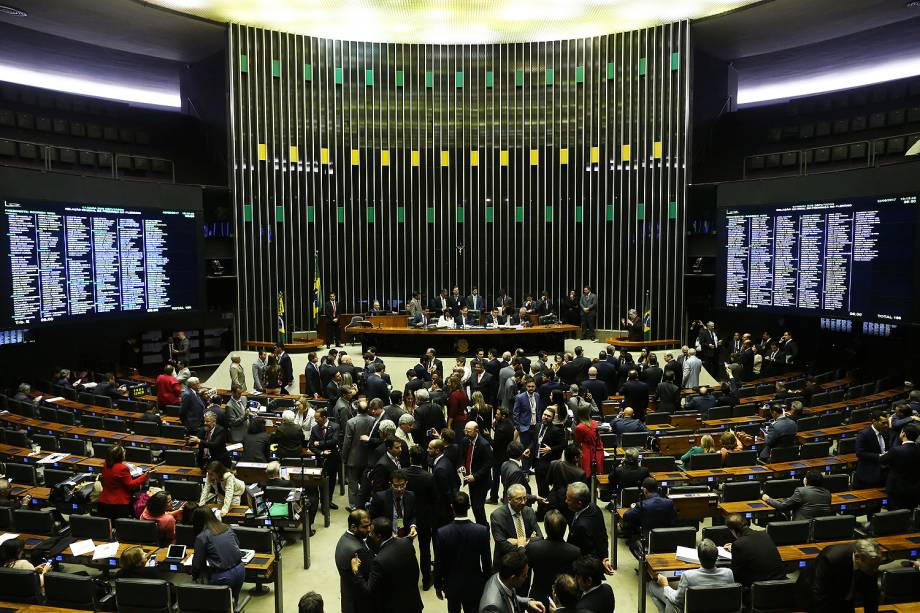 Deputados discutem no plenário da Câmara a denúncia de acusação contra o presidente Michel Temer - 02/08/2017