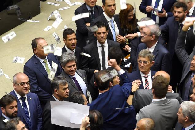 Tumulto durante discussão da denúncia contra Michel Temer na Câmara - 02/08/2017 Tumulto durante discussão da denúncia contra Michel Temer na Câmara - 02/08/2017