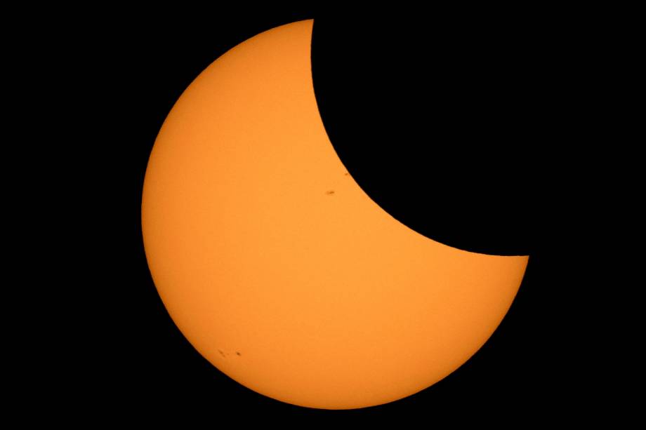 Eclipse solar visto do Lago Ross, Parque Nacional das Cascatas do Norte, em Washington, nos Estados Unidos - 21/08/2017