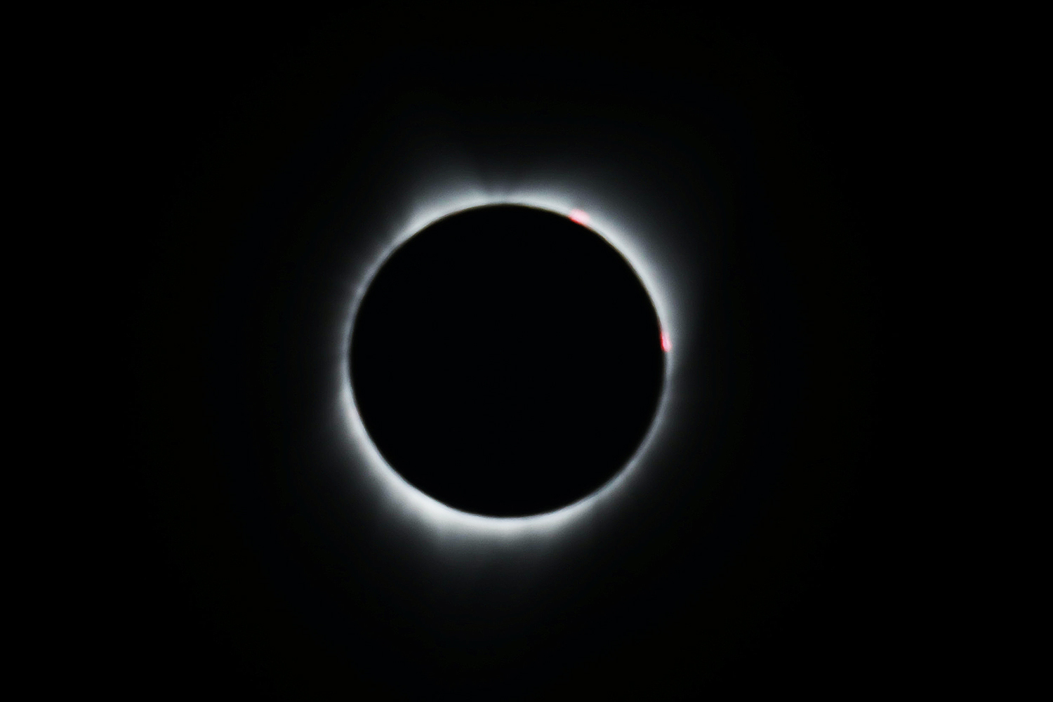 Eclipse solar visto na cidade de Depoe Bay, em Oreg&oacute;n, nos Estados Unidos - 21/08/2017