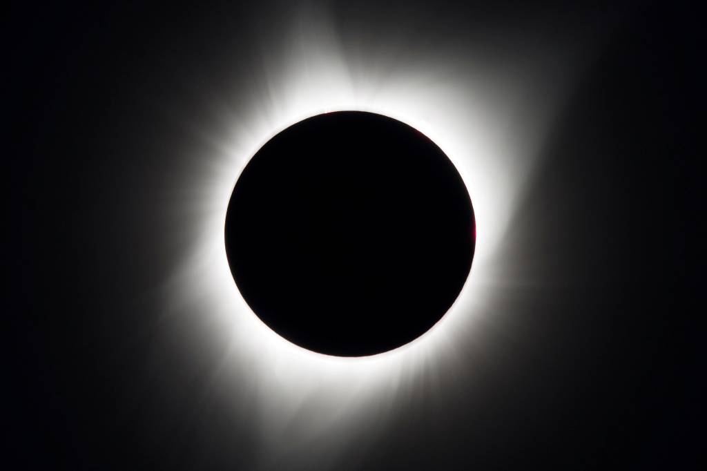 Eclipse solar total &eacute; visto acima de Madras, no estado americano do Oregon - 21/08/2017