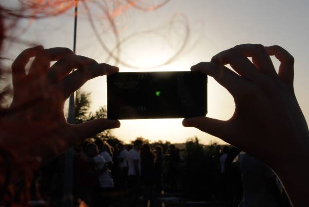 Pessoas observam o eclipse parcial do sol, no Parque da Cidade, em Natal (RN) na tarde desta segunda-feira (21) Pessoas observam o eclipse parcial do sol, no Parque da Cidade, em Natal (RN) na tarde desta segunda-feira (21)