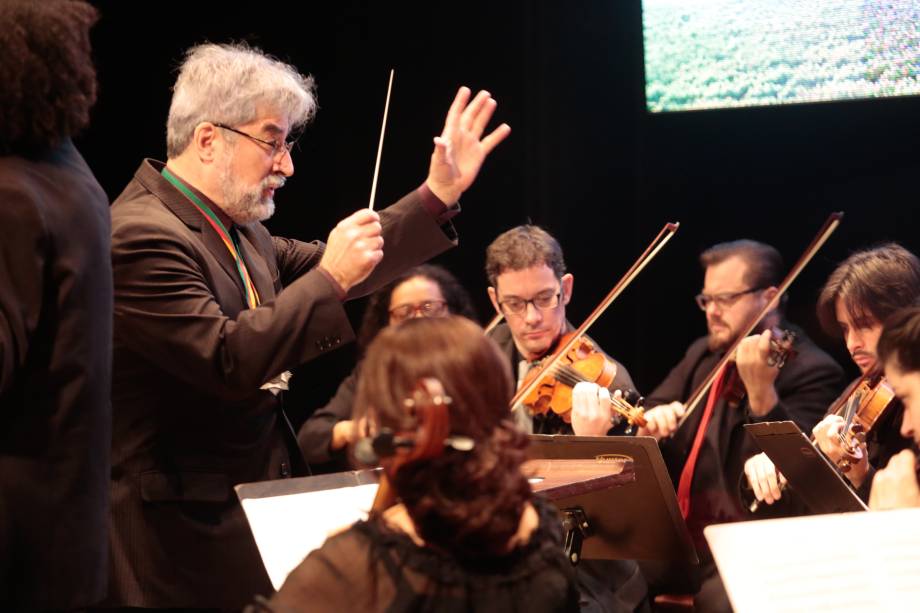 Com as presenças do governador José Ivo Sartori, e dos secretários estaduais da Agricultura, Pecuária e Irrigação, Ernani Polo, e do Desenvolvimento Rural, Pesca e Cooperativismo, Tarcisio Minetto, o governo do Estado lançou, nesta quinta-feira (10), em evento realizado no Theatro São Pedro, na capital, a Expointer 2017. A cerimônia de lançamento comemorou as 40 edições de um dos maiores eventos do agronegócio na América Latina. Com as presenças do governador José Ivo Sartori, e dos secretários estaduais da Agricultura, Pecuária e Irrigação, Ernani Polo, e do Desenvolvimento Rural, Pesca e Cooperativismo, Tarcisio Minetto, o governo do Estado lançou, nesta quinta-feira (10), em evento realizado no Theatro São Pedro, na capital, a Expointer 2017. A cerimônia de lançamento comemorou as 40 edições de um dos maiores eventos do agronegócio na América Latina.