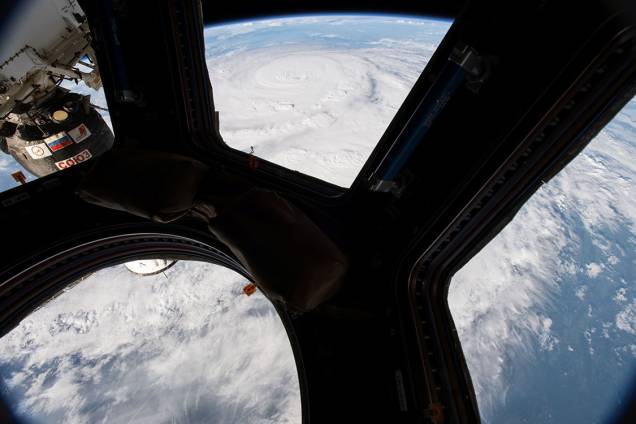 Furacão Harvey é visto da Estação Espacial Internacional, na costa do Texas, em foto divulgada pela Nasa Furacão Harvey é visto da Estação Espacial Internacional, na costa do Texas, em foto divulgada pela Nasa