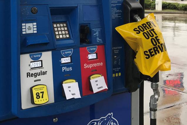 Postos de gasolina ficam sem combustível por alta demanda causada pela chegada do furacão Harvey, nos Estados Unidos Postos de gasolina ficam sem combustível por alta demanda causada pela chegada do furacão Harvey, nos Estados Unidos