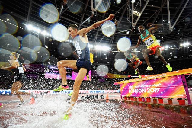 Atletas competem na final categoria de 3000m do Mundial de Atletismo, em Londres Atletas competem na final categoria de 3000m do Mundial de Atletismo, em Londres