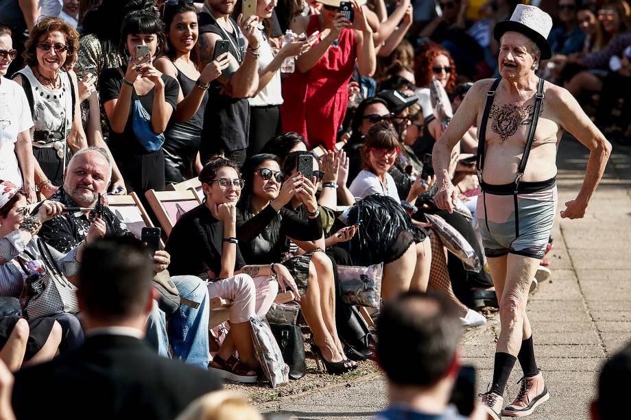 Desfile da criação de Ronaldo Fraga durante a 44ª edição do São Paulo Fashion Week realizado no Ibirapuera em São Paulo - 30/08/2017