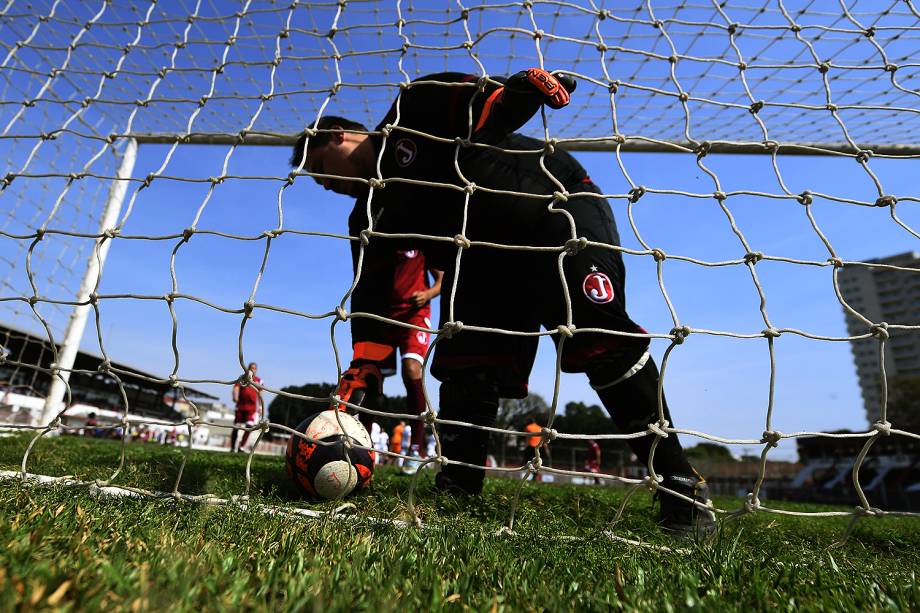 Evento "Jogar na Javari", promovido pelo Juventus em seu estádio no bairro da Mooca, em São Paulo, reuniu familiares na véspera do Dia dos Pais