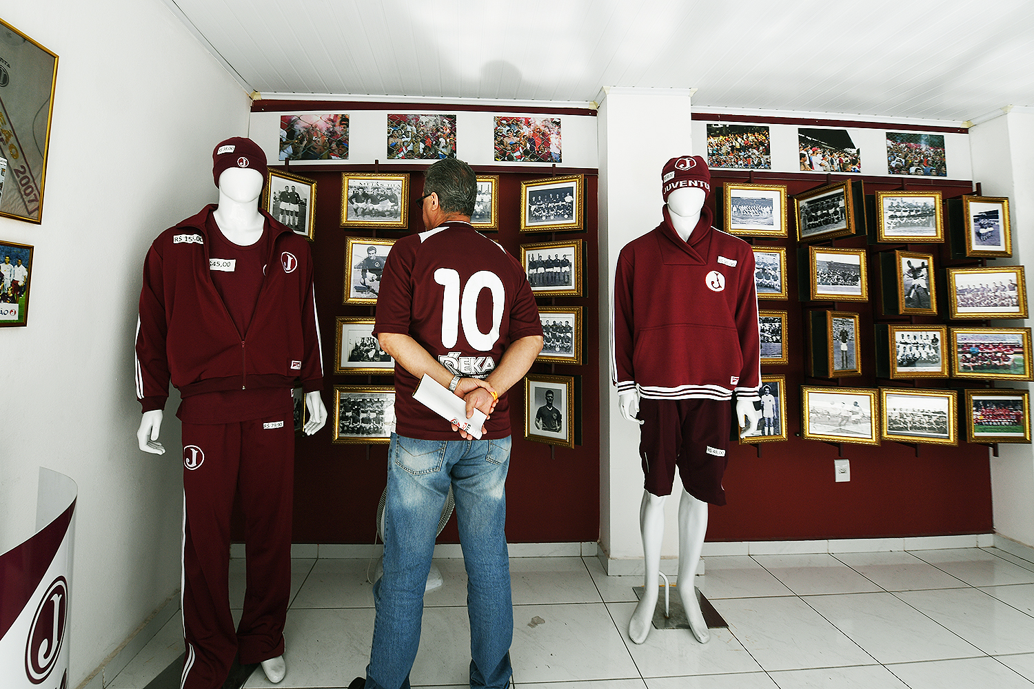 Loja do Juventus na entrada da Rua Javari