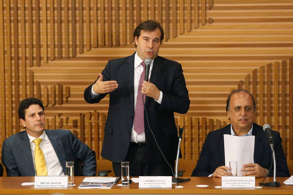 Rodrigo Maia assina, enfim, acordo para o Rio