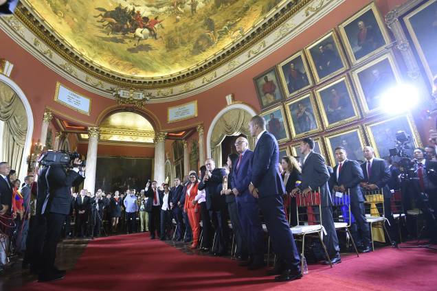 Membros da Assembleia Nacional Constituinte durante a primeira sessão no Palácio Legislativo Federal em Caracas - 04/08/2017 Membros da Assembleia Nacional Constituinte durante a primeira sessão no Palácio Legislativo Federal em Caracas - 04/08/2017