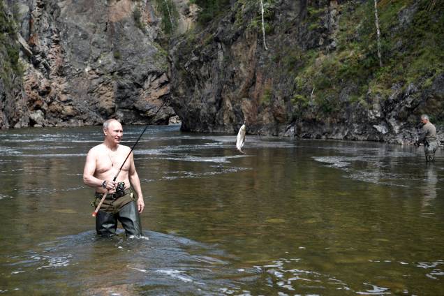 O presidente russo, Vladimir Putin, durante viagem de caça e pesca na República de Tyva O presidente russo, Vladimir Putin, durante viagem de caça e pesca na República de Tyva