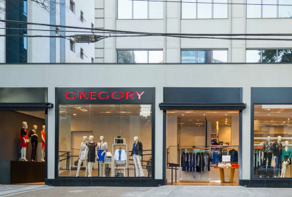 Fachada da loja de acessórios e roupas femininos Gregory