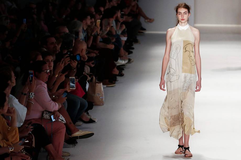 Desfile da Osklen durante a São Paulo Fashion Week N44, de primavera-verão 2018, na Bienal