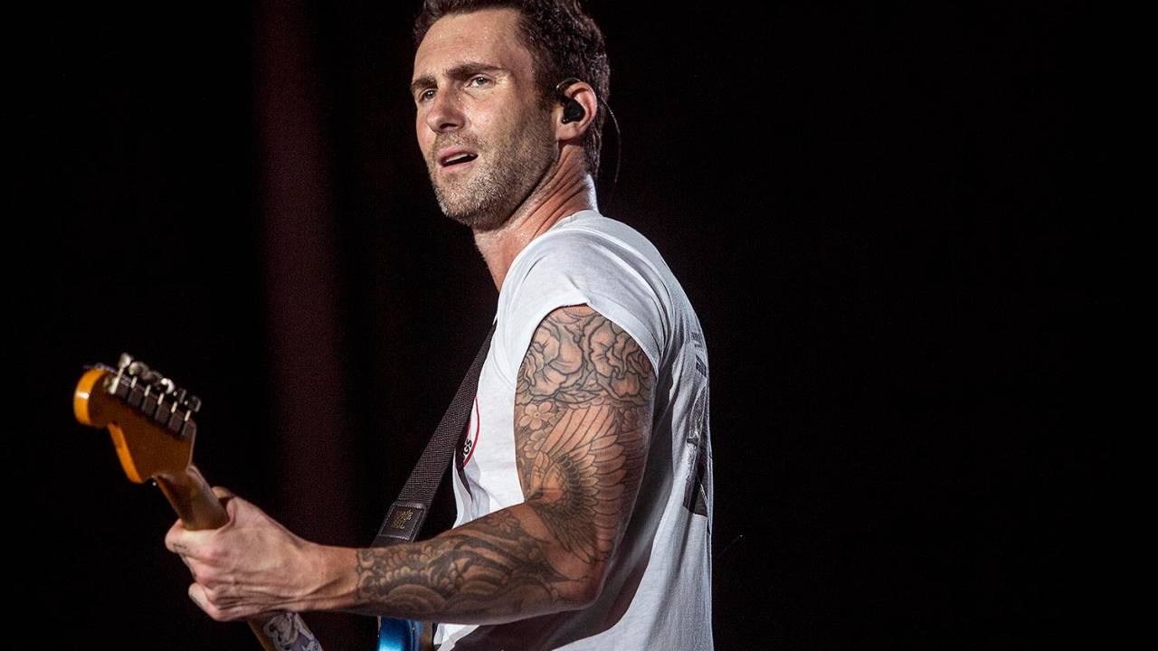 A banda Maroon 5, liderada por Adam Levine no Palco Mundo durante o segundo dia de Rock in Rio - 16/09/2017