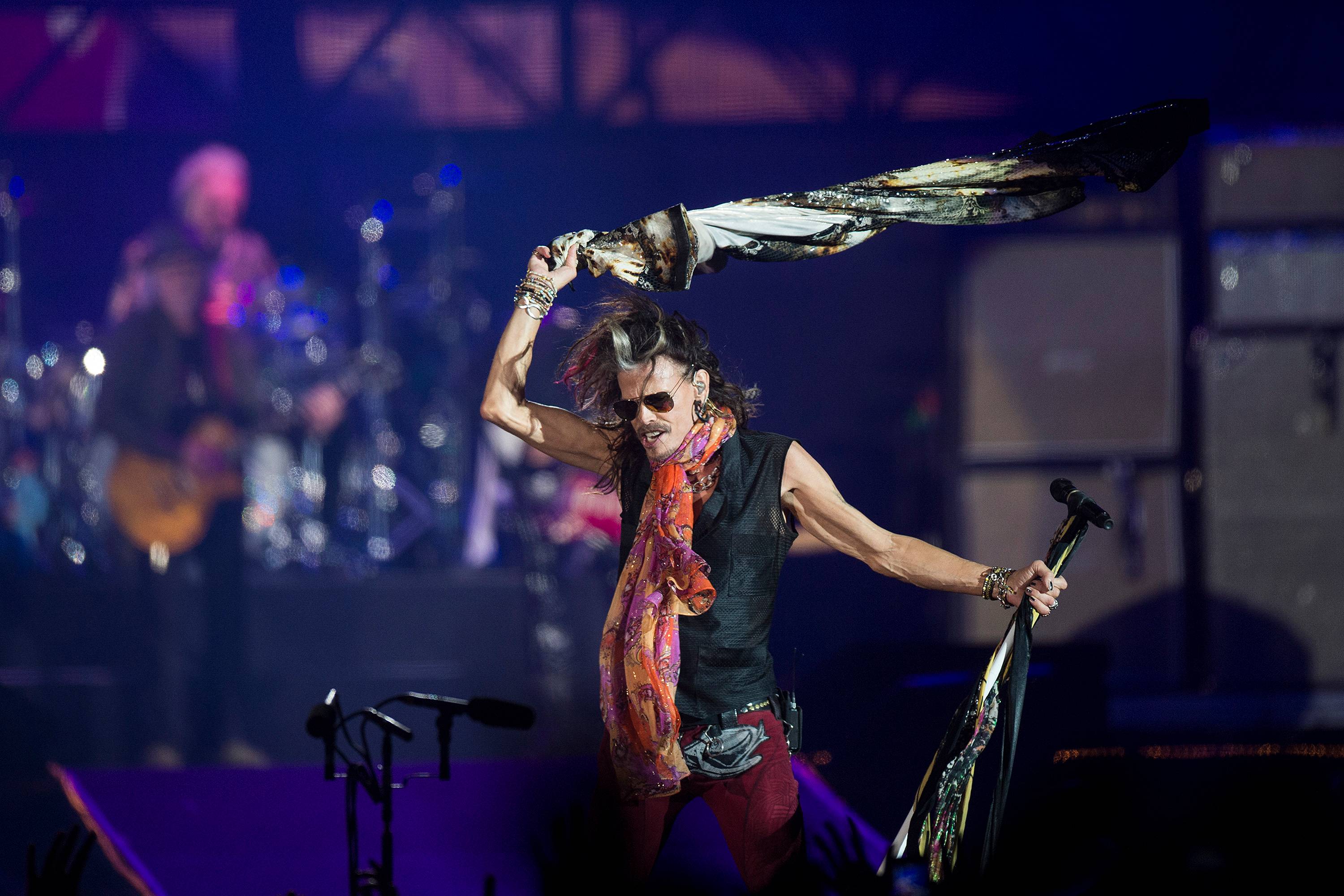 Steven Tyler sofreu convulsão após show em São Paulo, diz site