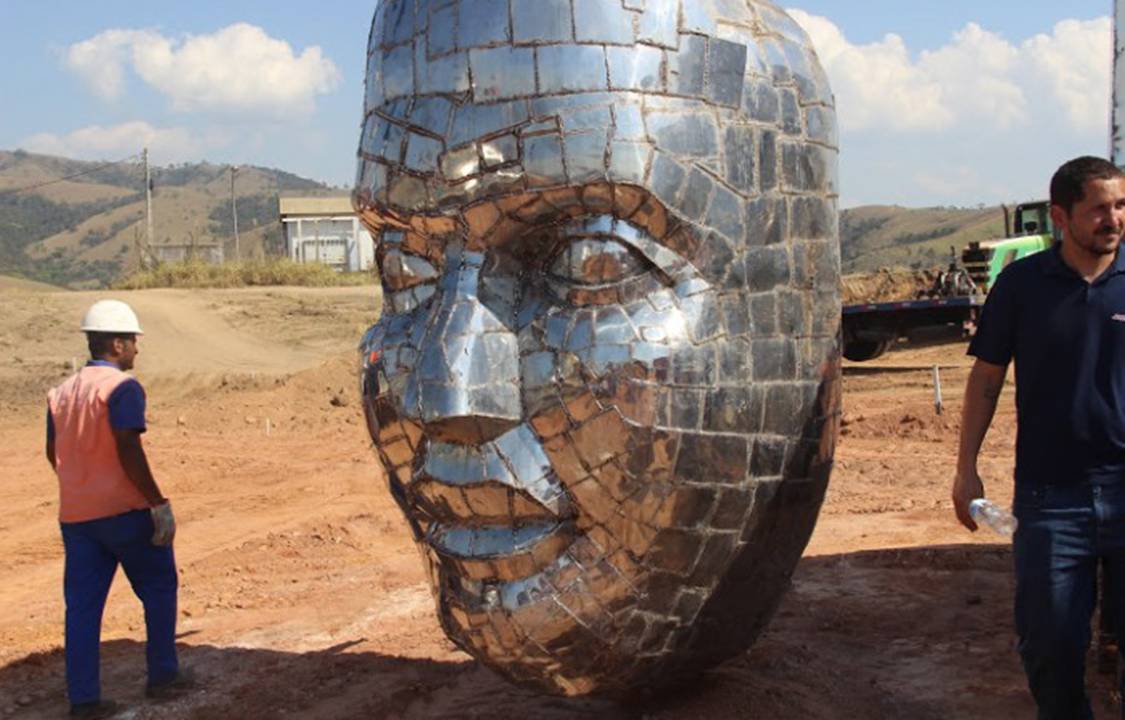 Monumento de Nossa Senhora Aparecida, que será construído para a comemoração de 300 anos da cidade, chega em Aparecida