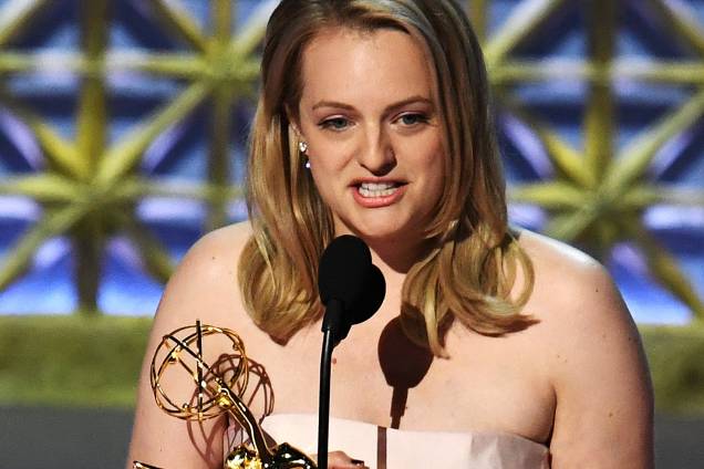 A atriz Elizabeth Moss na 69º premiação Emmy Awards, em Los Angeles - 17/09/2017 A atriz Elizabeth Moss na 69º premiação Emmy Awards, em Los Angeles - 17/09/2017