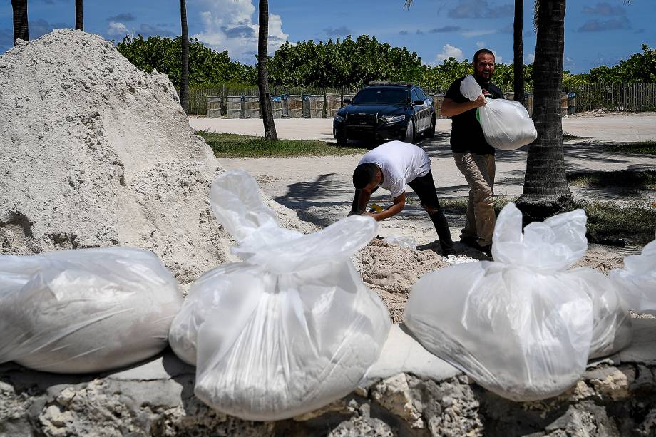 Pessoas se preparam para a chegada do furacão Irma, que deve atingir o Estado norte-americano da Flórida - 07/09/2017