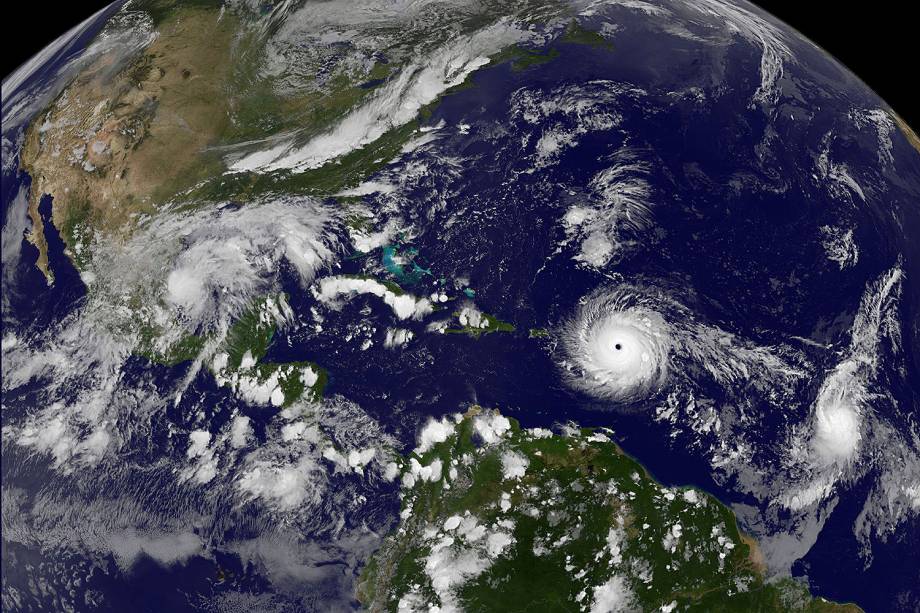 Furacão Irma sobre o Oceano Atlântico a caminho de Porto Rico e das Ilhas Virgens -  06/09/2017